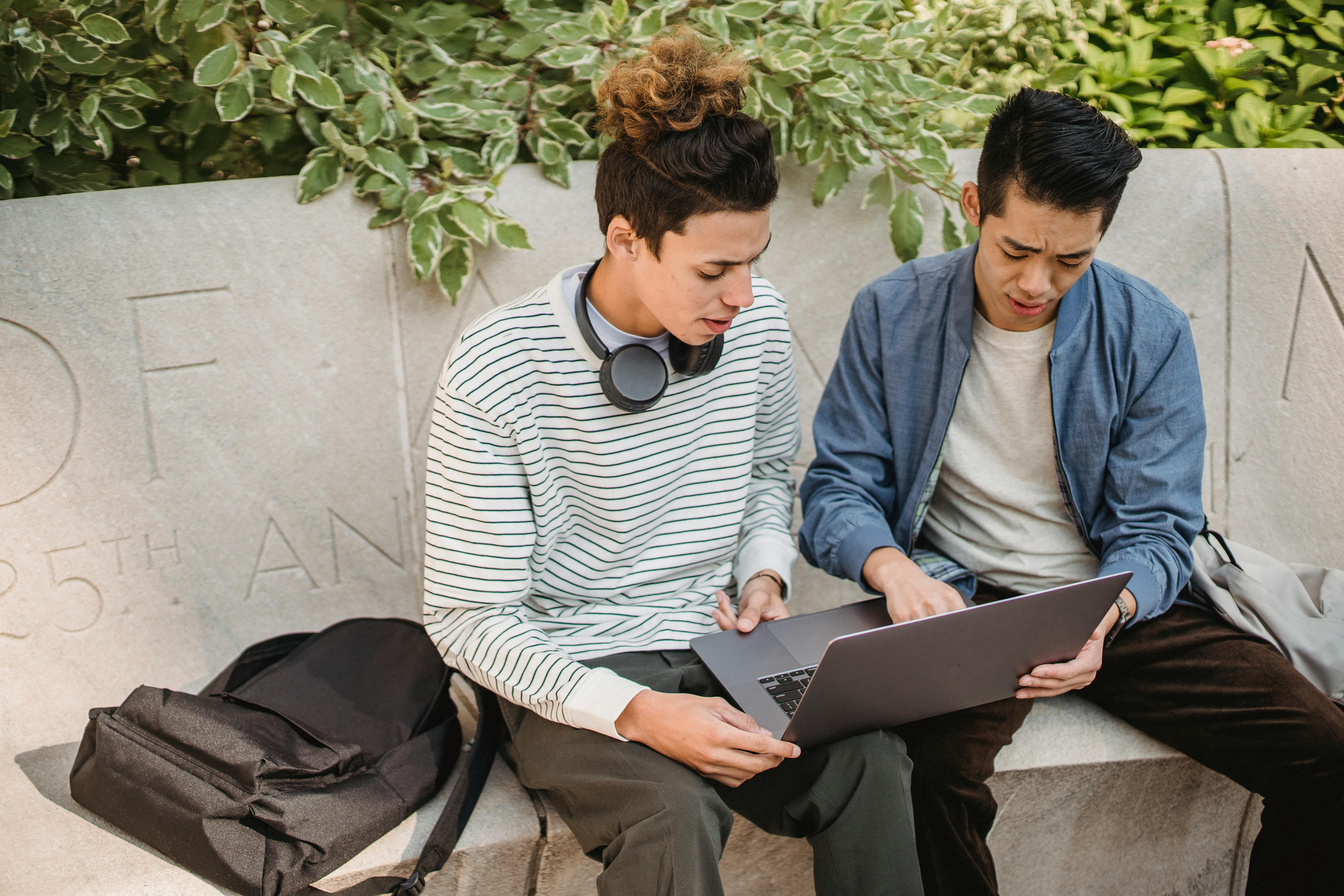Smaller university seminar or group discussion with laptops open on the table. Photo: Armin Rimoldi / Pexels.