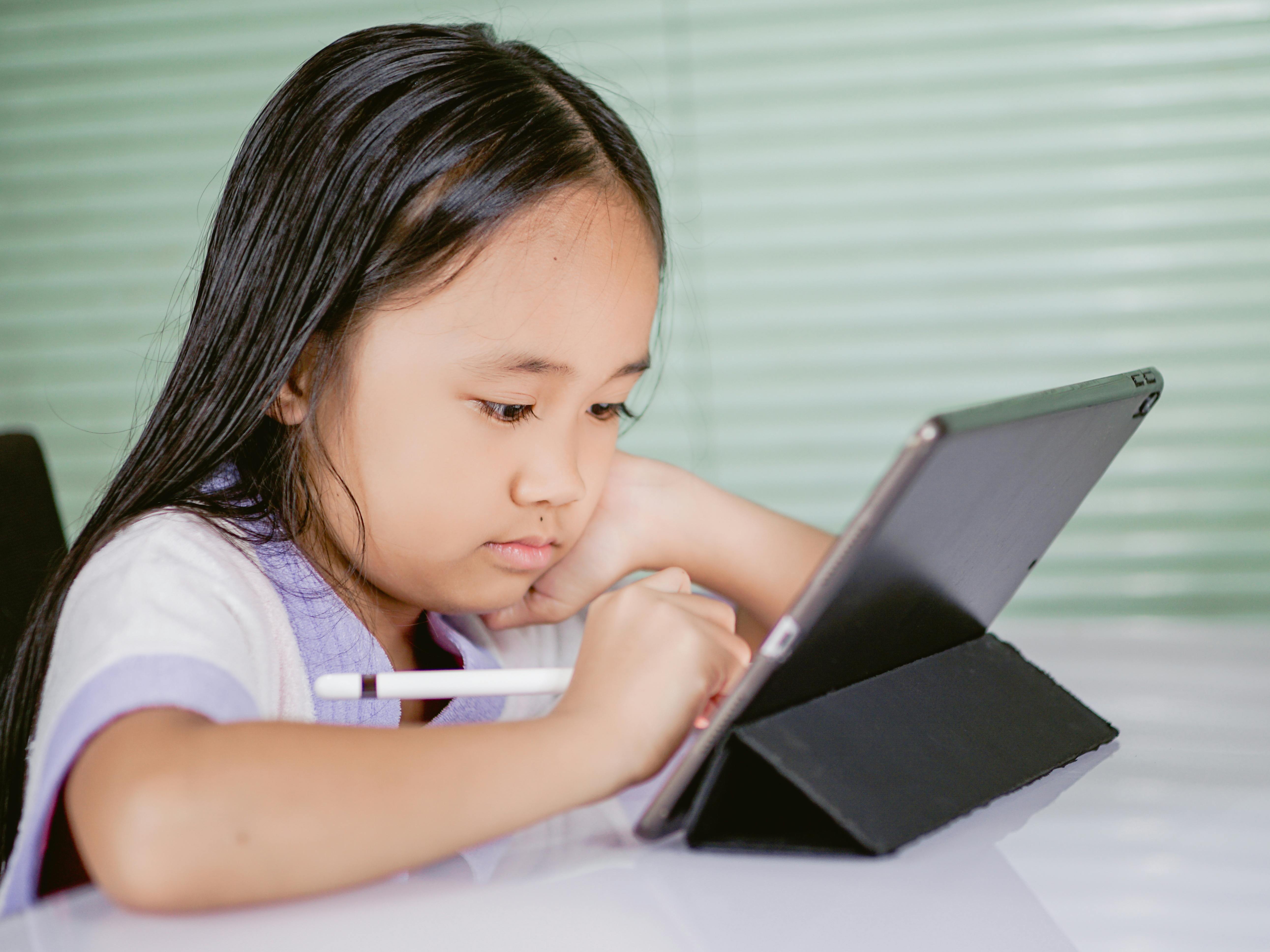 Young students in a classroom setting. Photo: Ryan Delfin / Pexels.